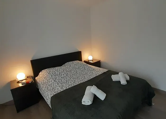 Agreable T2 Au Calme, Parking, Wifi, Balcon
