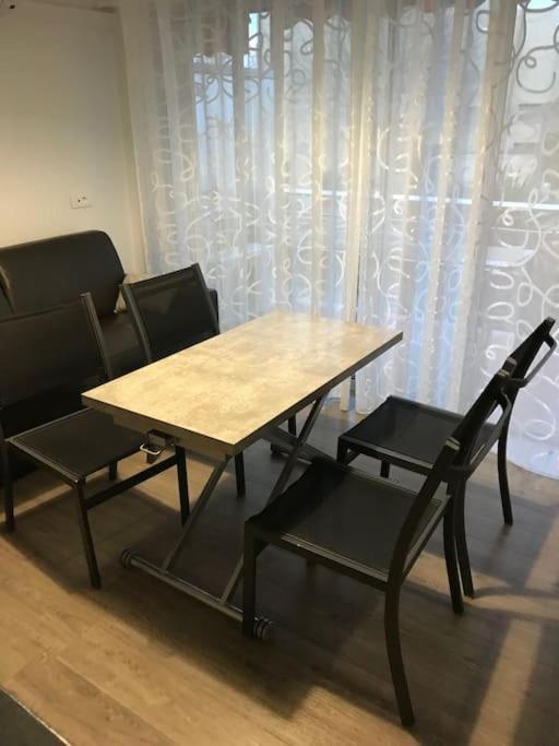 Agreable T2 Au Calme, Parking, Wifi, Balcon * Six-Fours-les-Plages