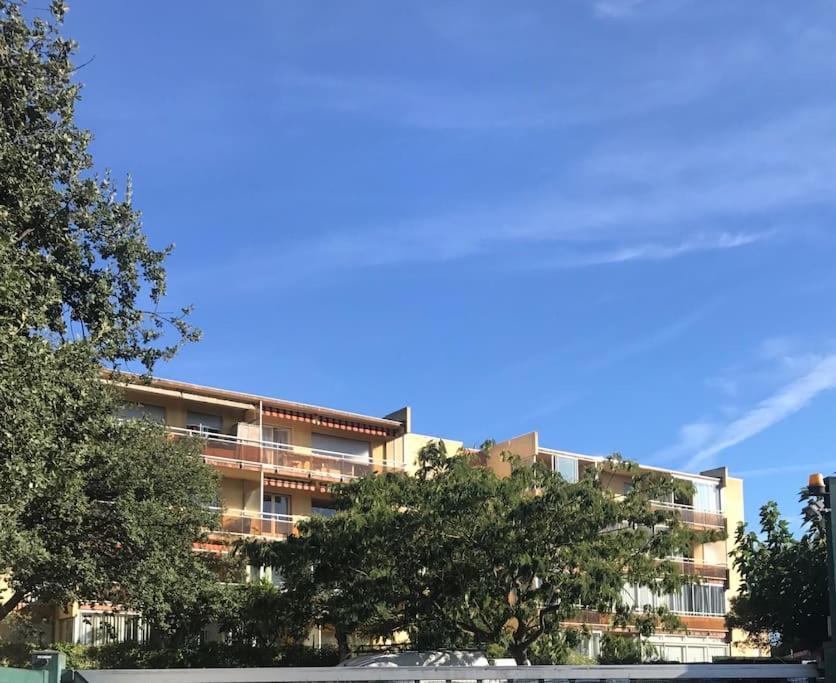 Agreable T2 Au Calme, Parking, Wifi, Balcon Six-Fours-les-Plages