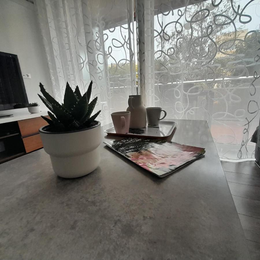 Appartement Agreable T2 Au Calme, Parking, Wifi, Balcon Six-Fours-les-Plages