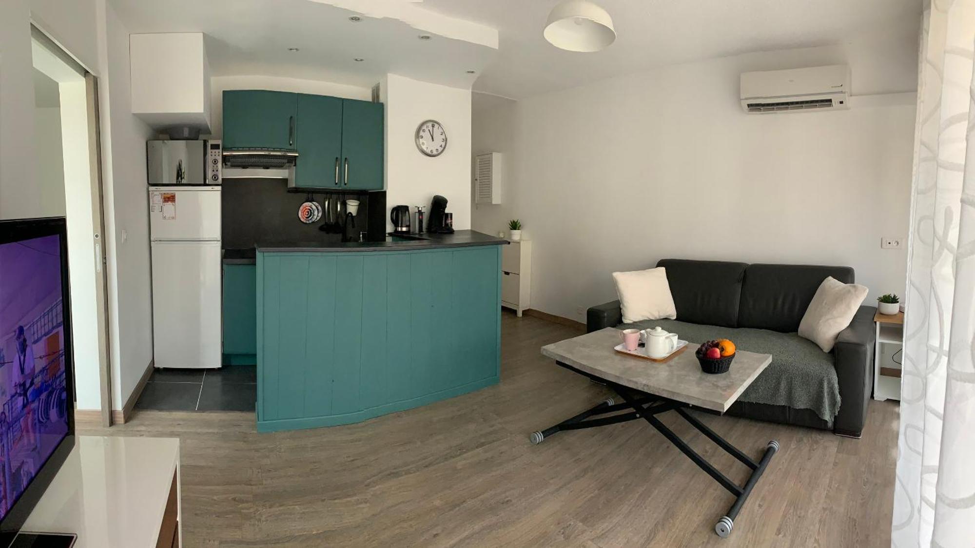 Appartement Agreable T2 Au Calme, Parking, Wifi, Balcon *